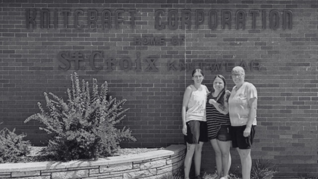 Elise and Jessica from Saint Croix knits in Winona, MN
